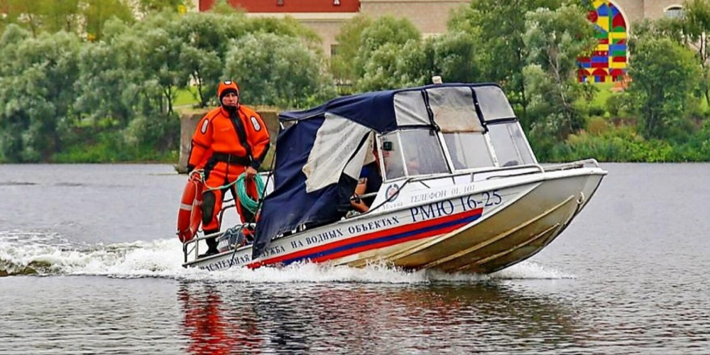 Московские спасатели на воде прошли проверку на готовность к летнему сезону