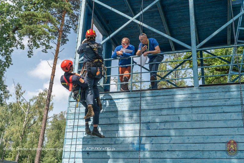 В Пожарно-спасательном центре города Москвы назвали лучших спасателей-альпинистов