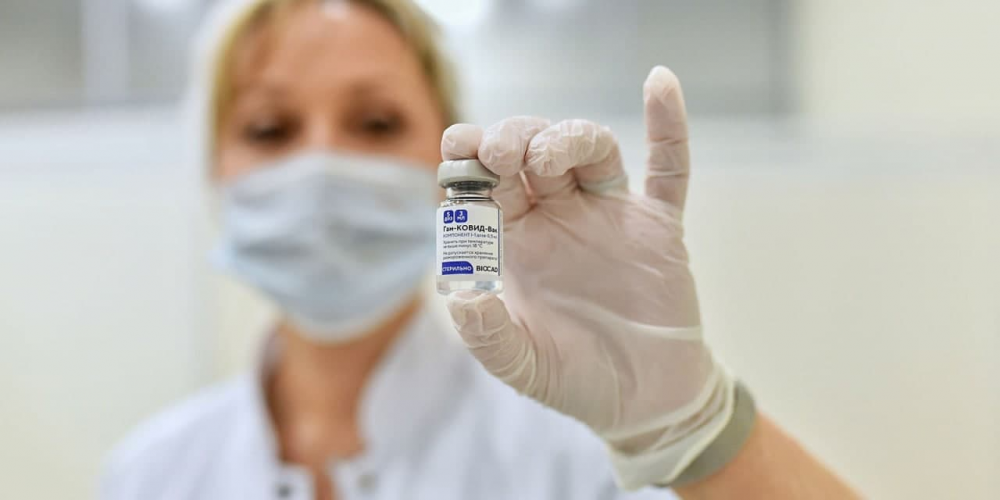 Почти 70% московских врачей сделали прививку от COVID-19