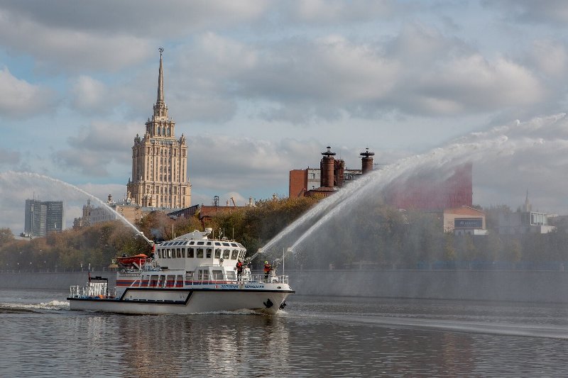 В Москве прошли масштабные учения по тушению пожара в высотном здании