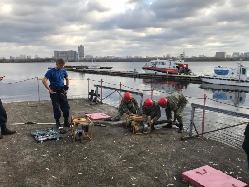 Спасатели ПСС «Строгино» провели занятие с кадетами