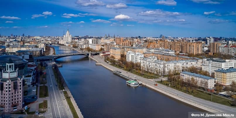Власти Москвы провели серию информационных встреч с трудовыми мигрантами