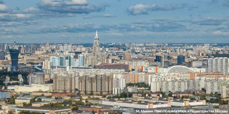 Москва возвращается к рабочим будням с сохранением ограничительных мер
