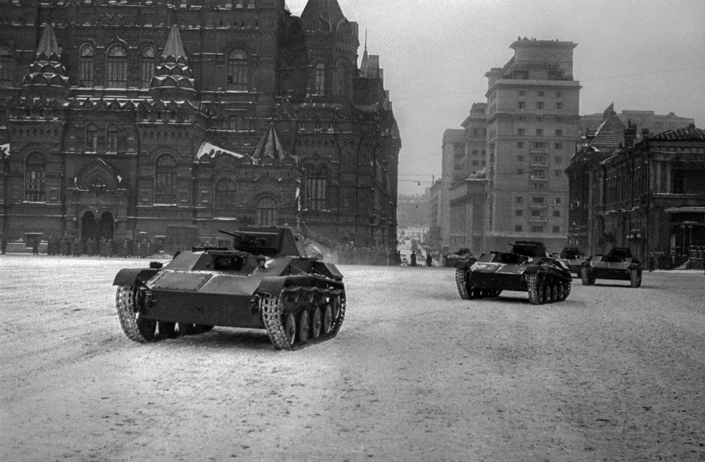 Фотоэкспозиции к 80-летию битвы за Москву представят на бульварах столицы
