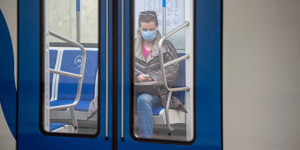 В Москве усилили контроль за ношением масок в метро и на транспорте