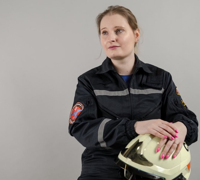 Люди с большим сердцем: почему спасатели, пожарные и операторы становятся добровольцами