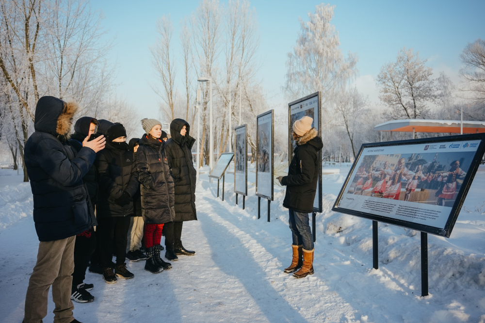 Московский НПЗ и Музей Москвы открыли уличную фотовыставку «Атлас Капотни»