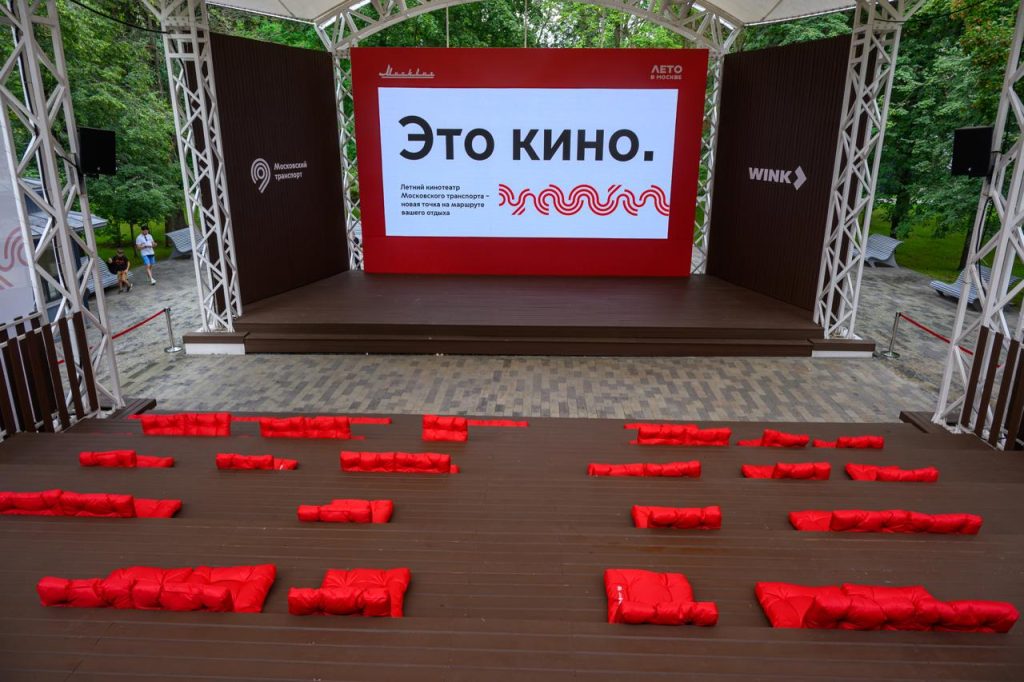 На Северном речном вокзале открылся бесплатный летний кинотеатр